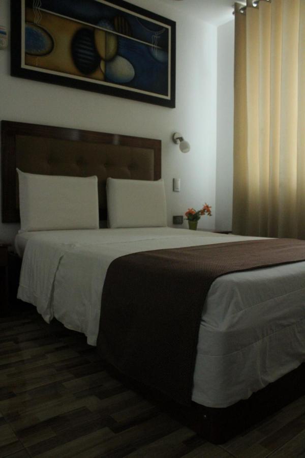 D'Milez Hotel Puerto Maldonado Esterno foto